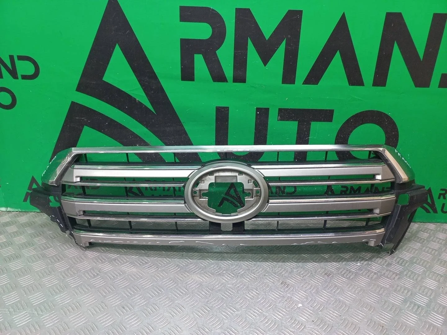 Решетка радиатора Toyota Land Cruiser 2015-2021 5310160939 200