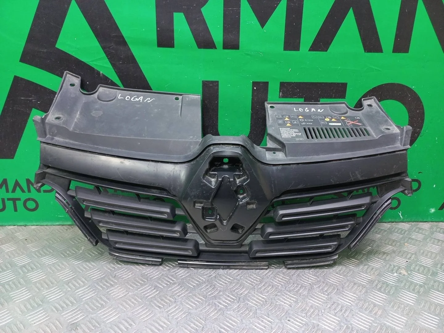 Решетка радиатора Renault Logan 2018-2022 623105887R 2