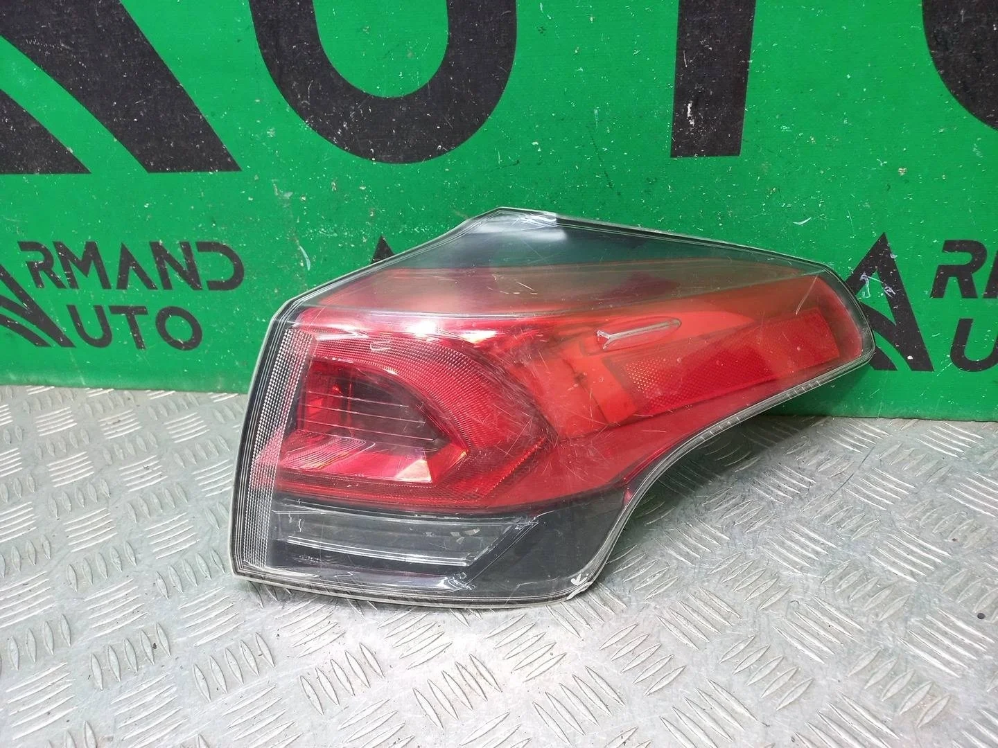 Фонарь внешний Toyota RAV4 2015-2019 8155142202 4 CA40, правый