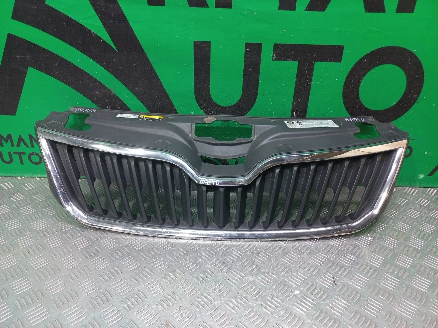 Решетка радиатора Skoda Rapid 2014-2020 5JA8536689B9 1