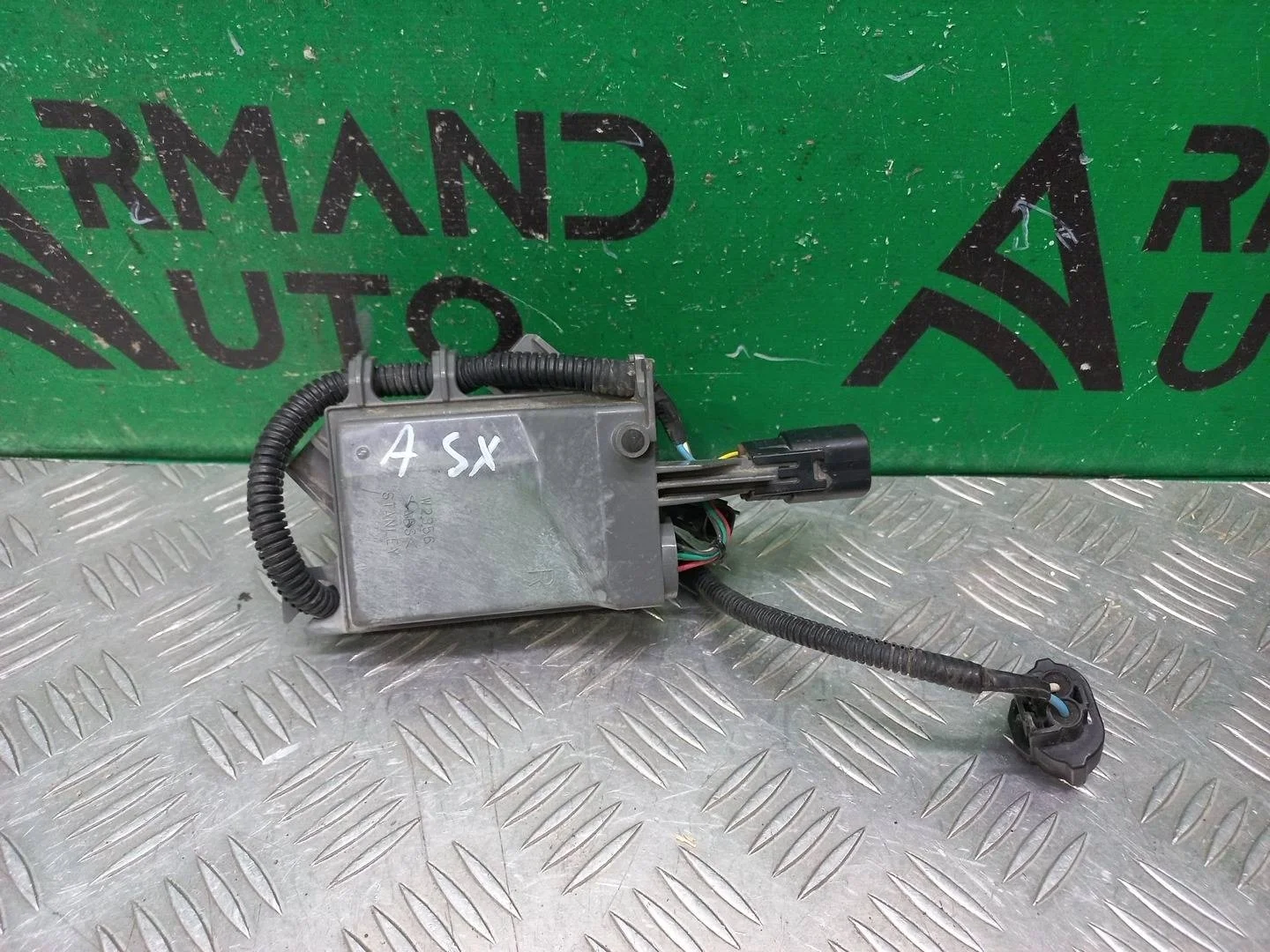 Блок управления ДХО Mitsubishi ASX 2012-2016 8312A026 1 GA0, правый