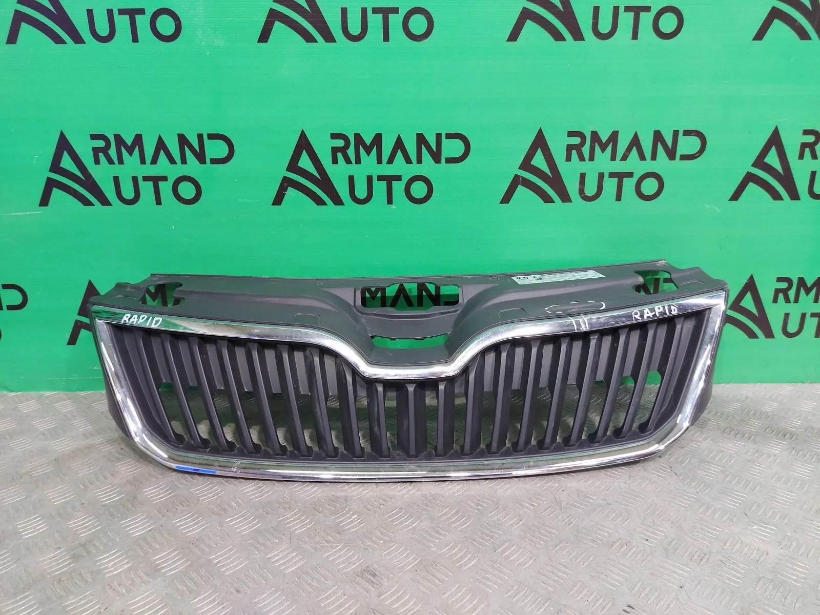 Решетка радиатора Skoda Rapid 2014-2020 5JA8536689B9 1