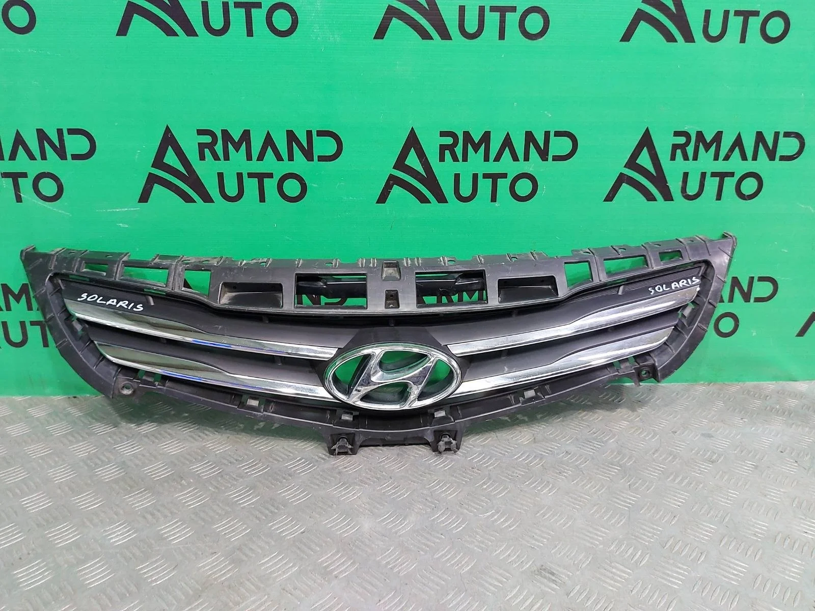 Решетка радиатора Hyundai Solaris 2014-2017 863504L500 1