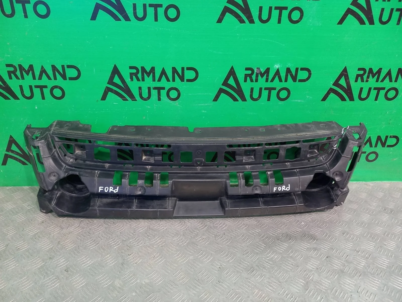 Кронштейн решетки радиатора Ford Kuga 2012-2016 1870314 2 CBS
