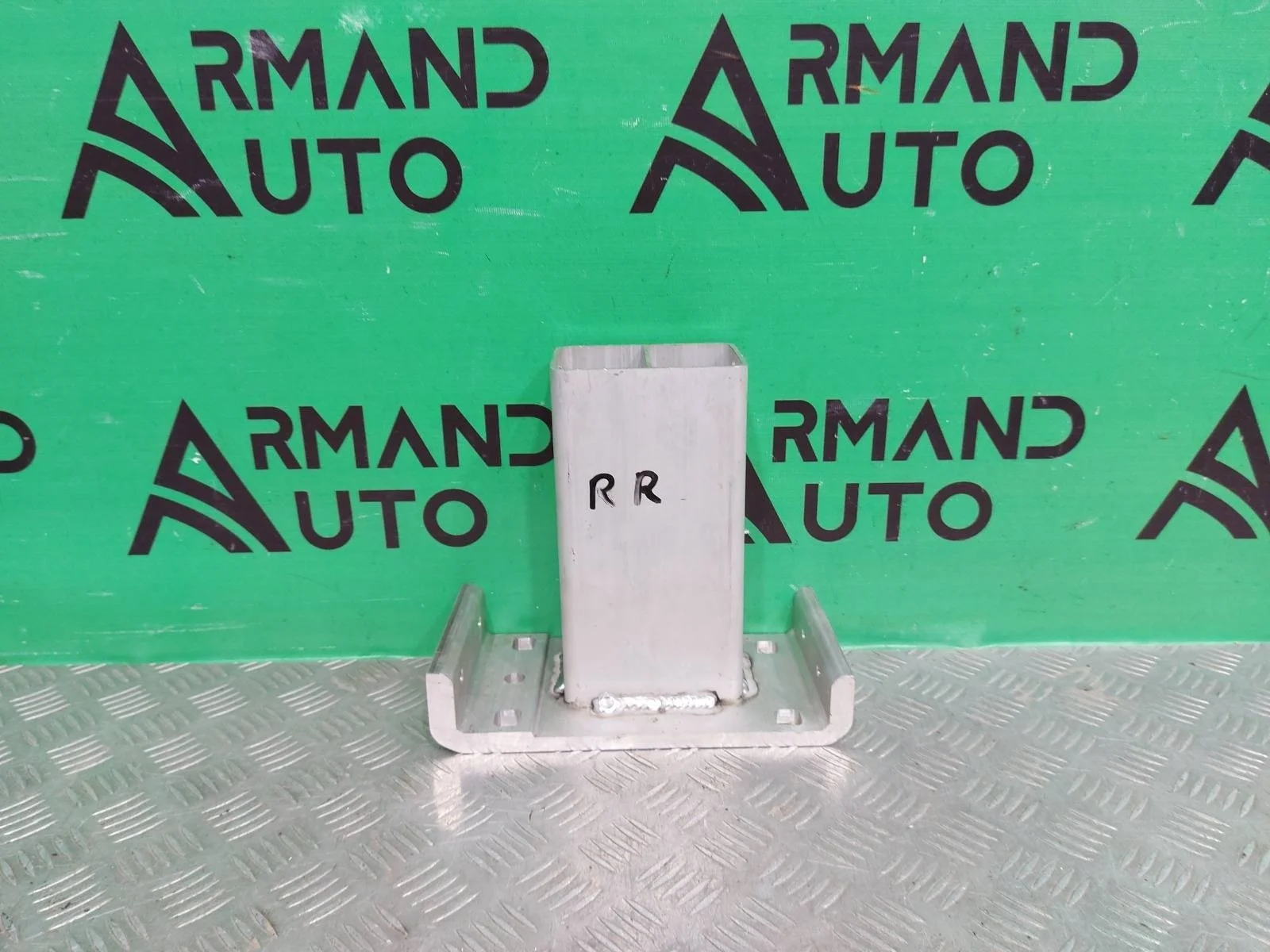 Кронштейн усилителя бампера Land Rover Range Rover 2012-2022 LR128131 4 L405, передний левый