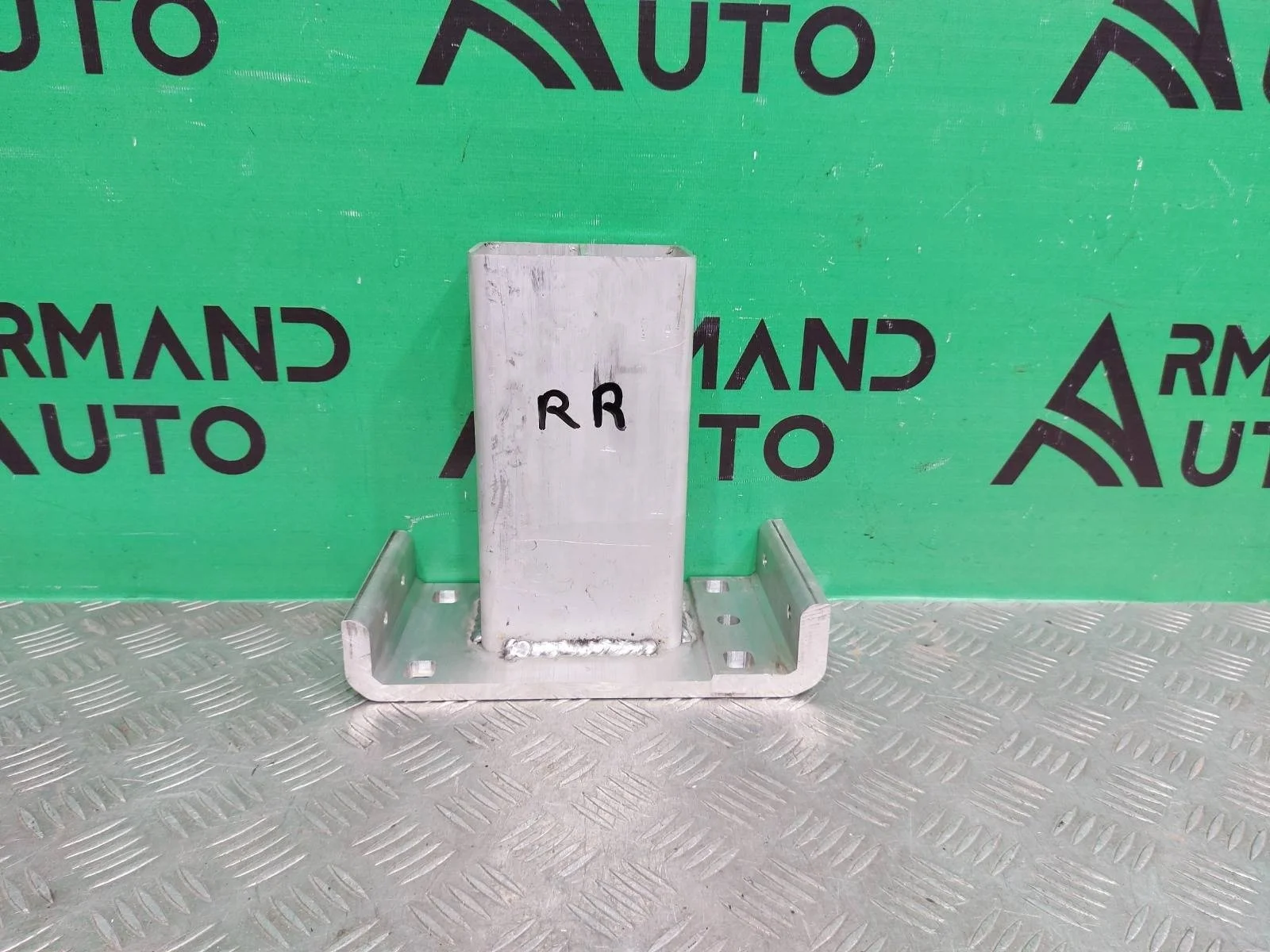 Кронштейн усилителя бампера Land Rover Range Rover 2012-2022 LR128131 4 L405, передний правый