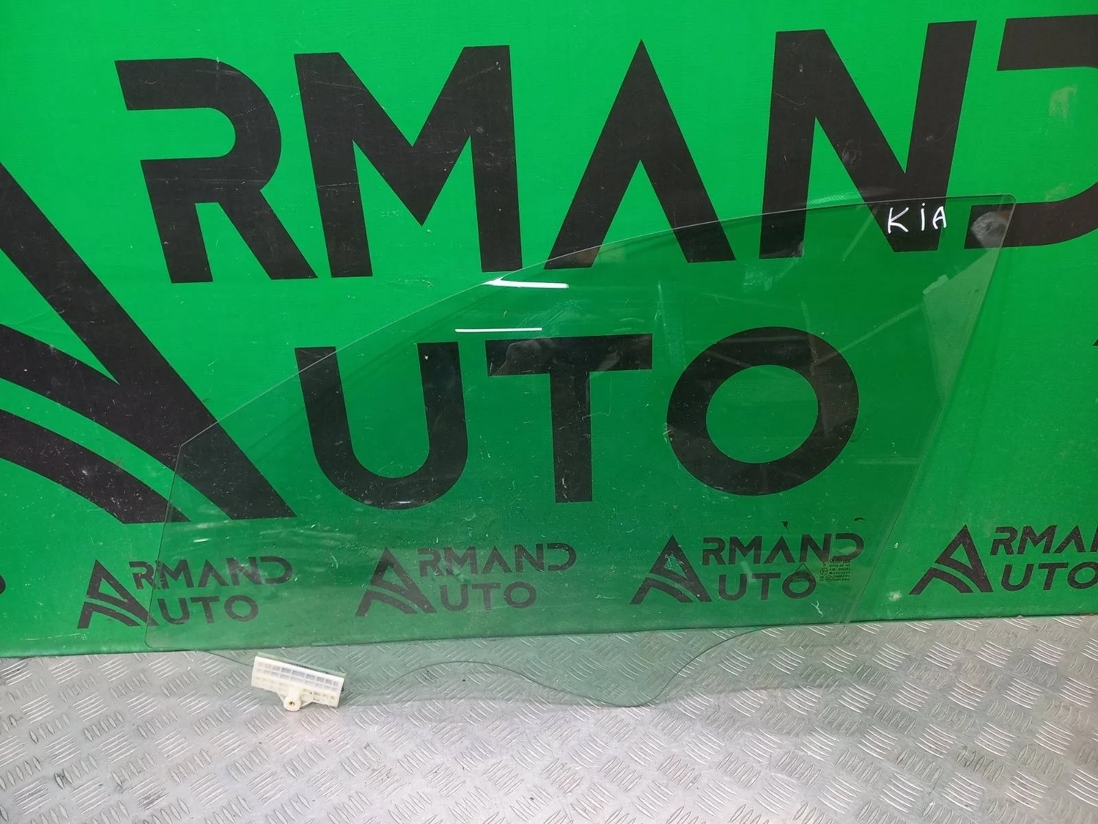 Стекло двери Kia Optima 2015-2020 82410D4030 4 JF, переднее левое