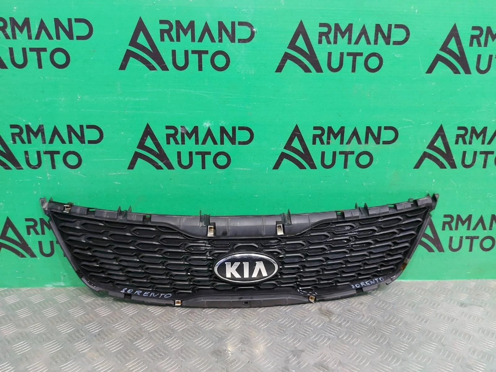 Решетка радиатора KIA Sorento 2012-2019 863502P500 2 XM