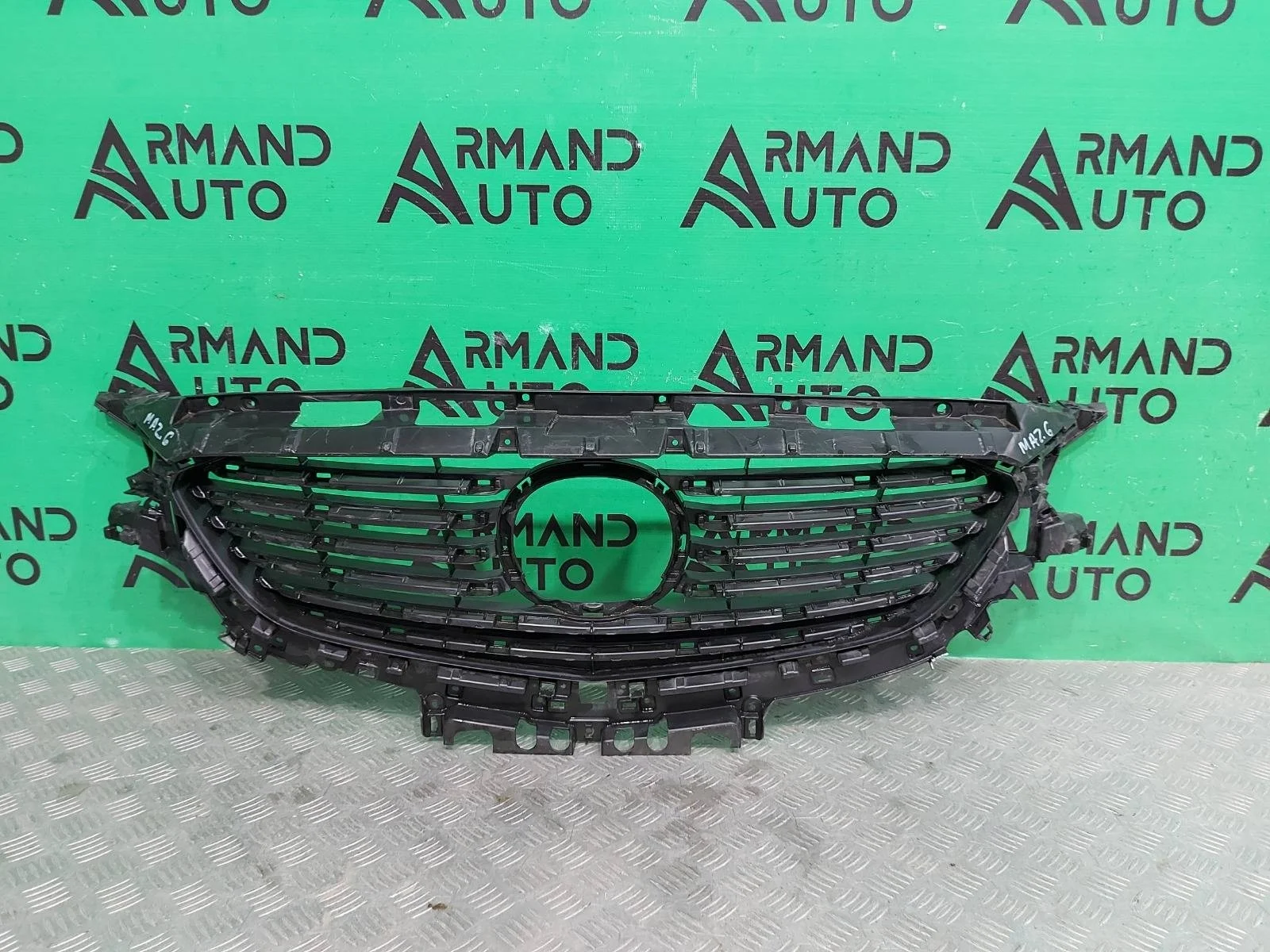 Решетка радиатора Mazda 6 2015-2018 G46L50712A 3 GJ