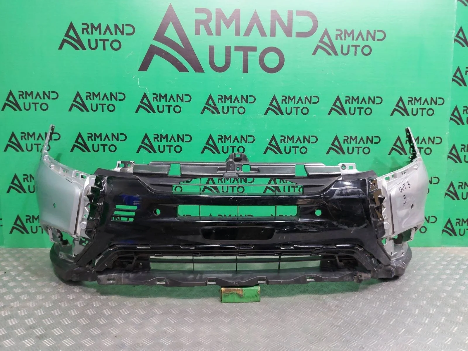 Бампер Mitsubishi Outlander 2018-2023 6400J474 3, передний