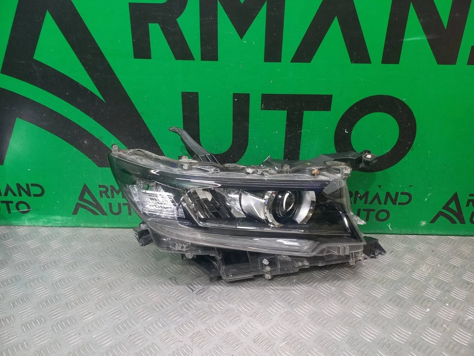 Фара Toyota Land Cruiser Prado 2017-2024 8114560N20 150, правая