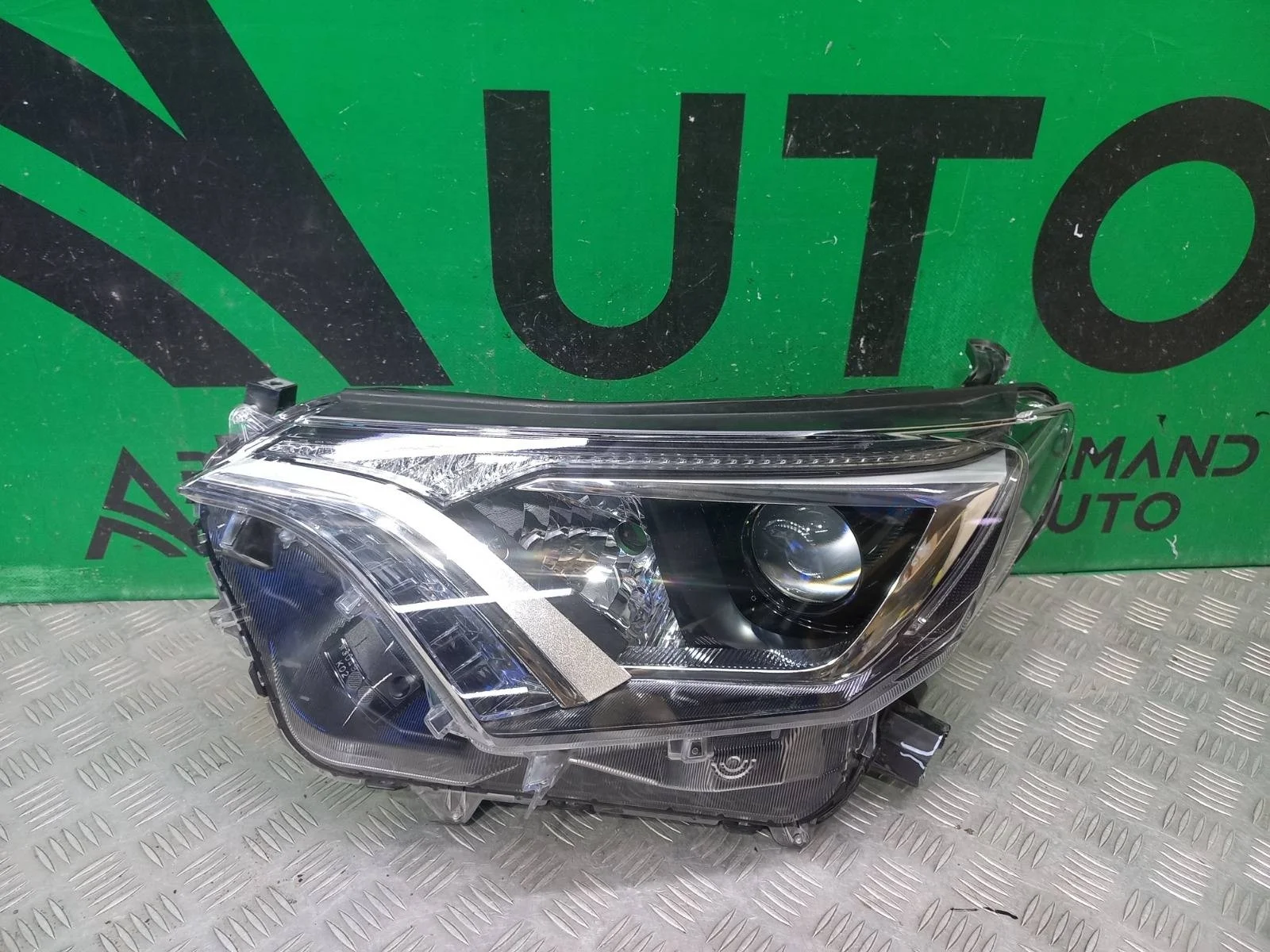 Фара Toyota RAV4 2015-2019 8117042650 4 CA40, левая