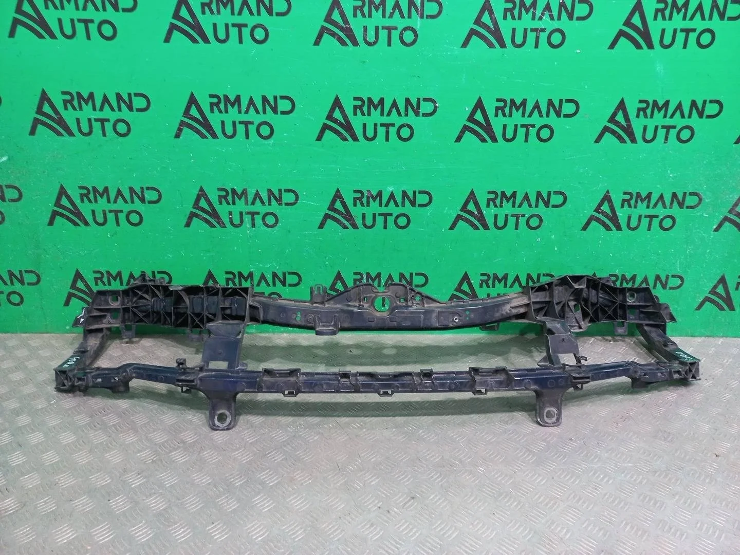 Панель передняя (суппорт радиатора) Ford Focus 2005-2011 1675180 2