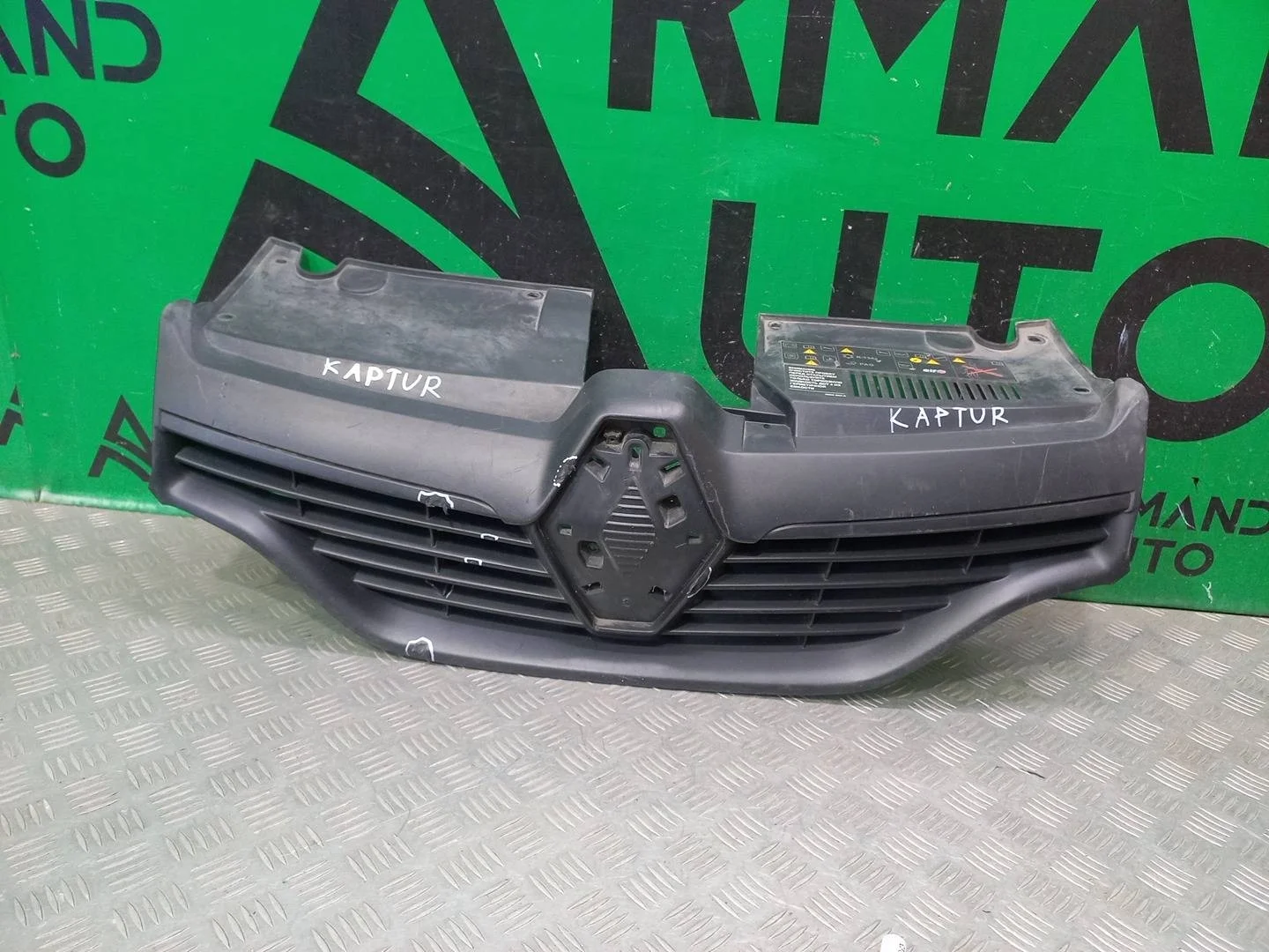 Решетка радиатора Renault Logan 2012-2018 623105727R 2