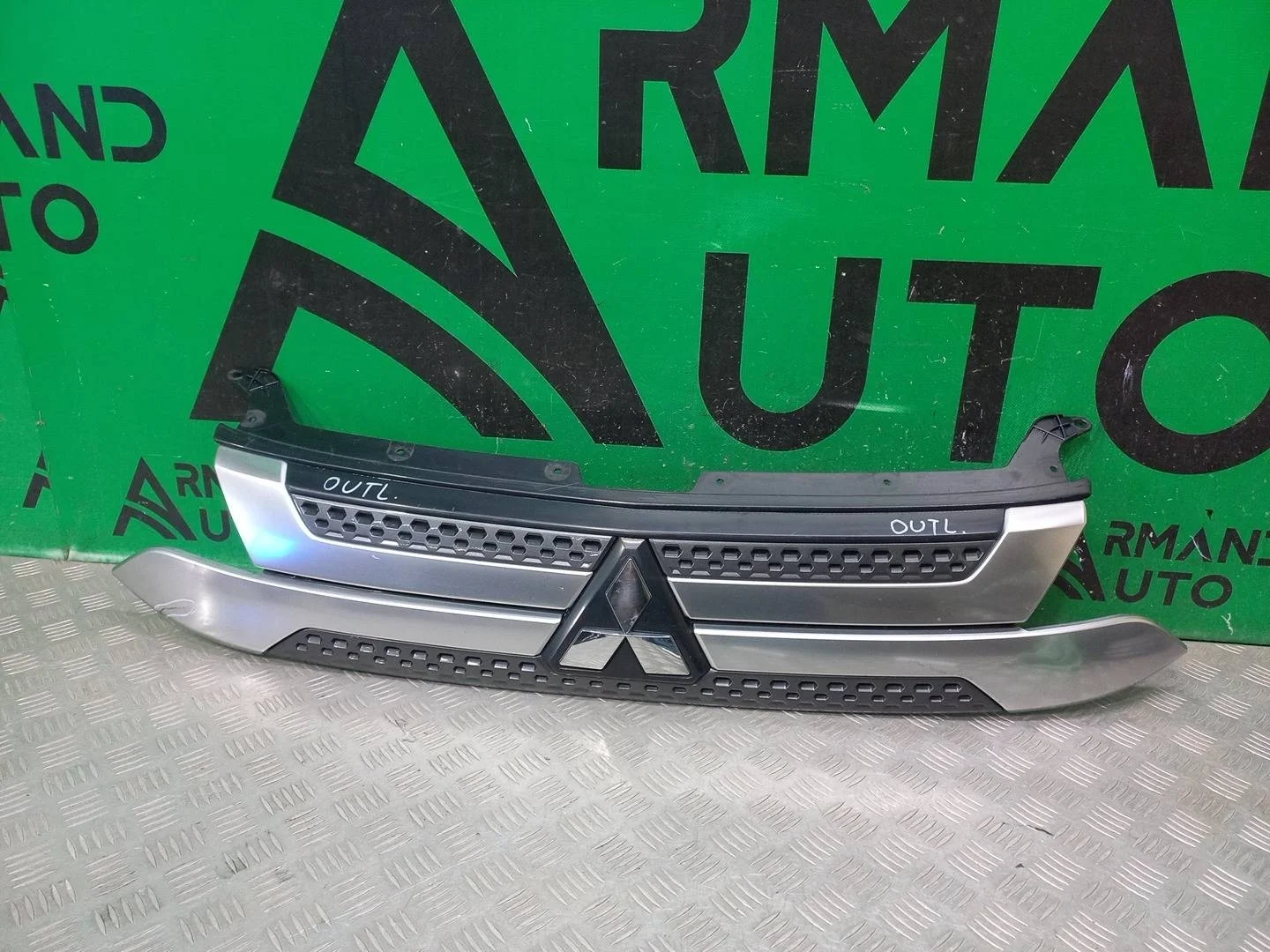 Решетка радиатора Mitsubishi Outlander 2018-2023 7450B298 3
