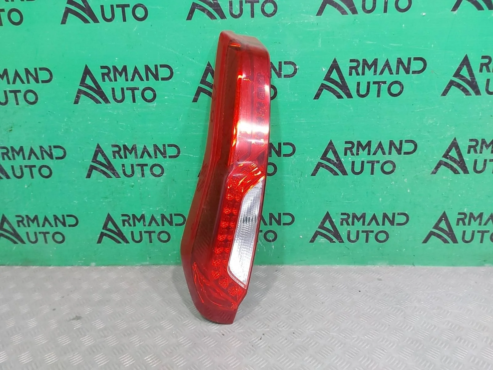 Фонарь Nissan X-Trail 2010-2015 265553UB0A 2 T31, левый