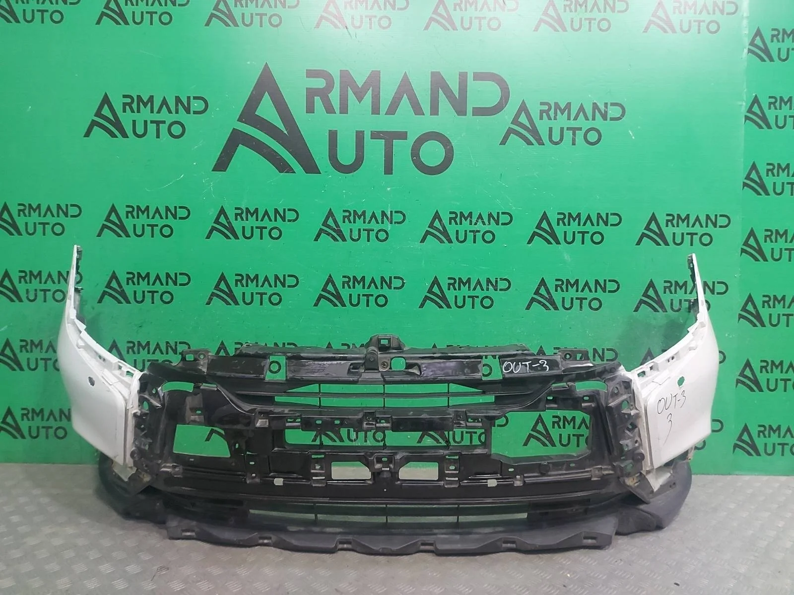 Бампер Mitsubishi Outlander 2018-2023 6400J474 3, передний