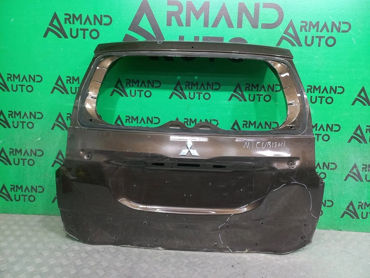 Дверь багажника Mitsubishi Pajero Sport 2015-2021 5801B684 3