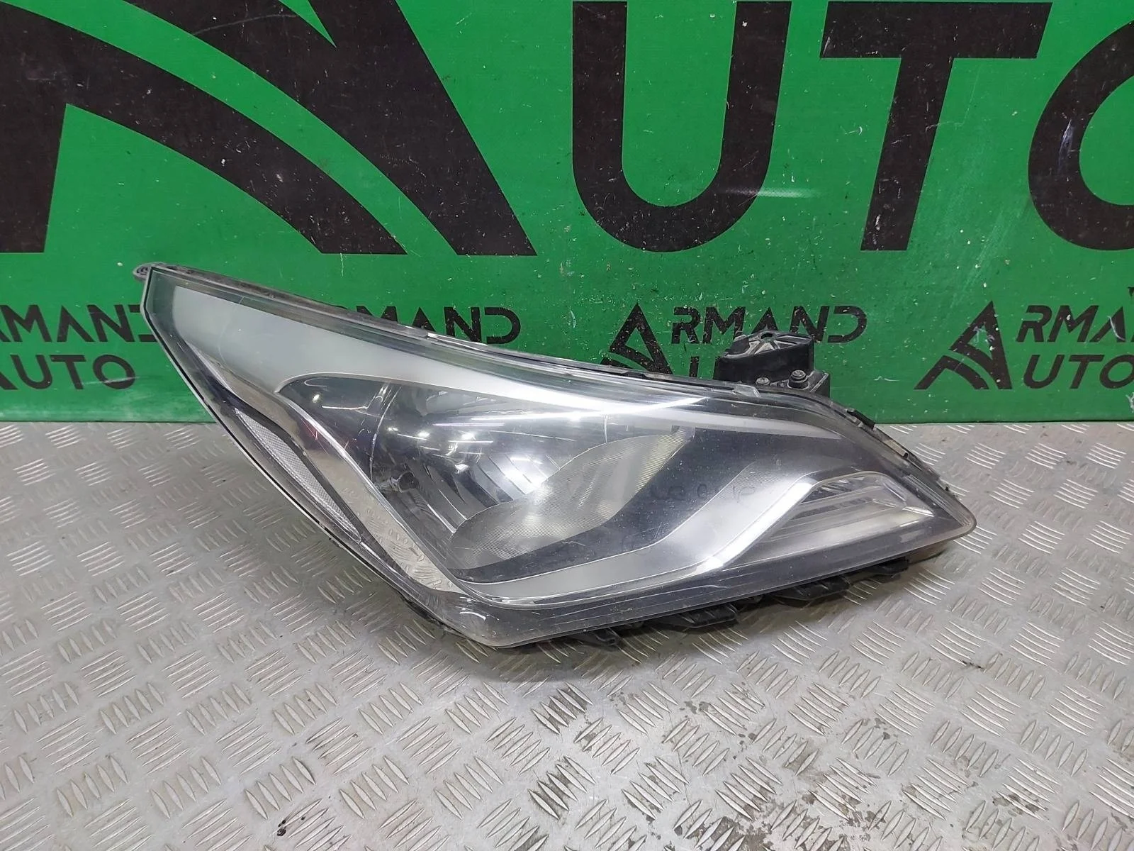 Фара Hyundai Solaris 2014-2017 921024L600 1, правая
