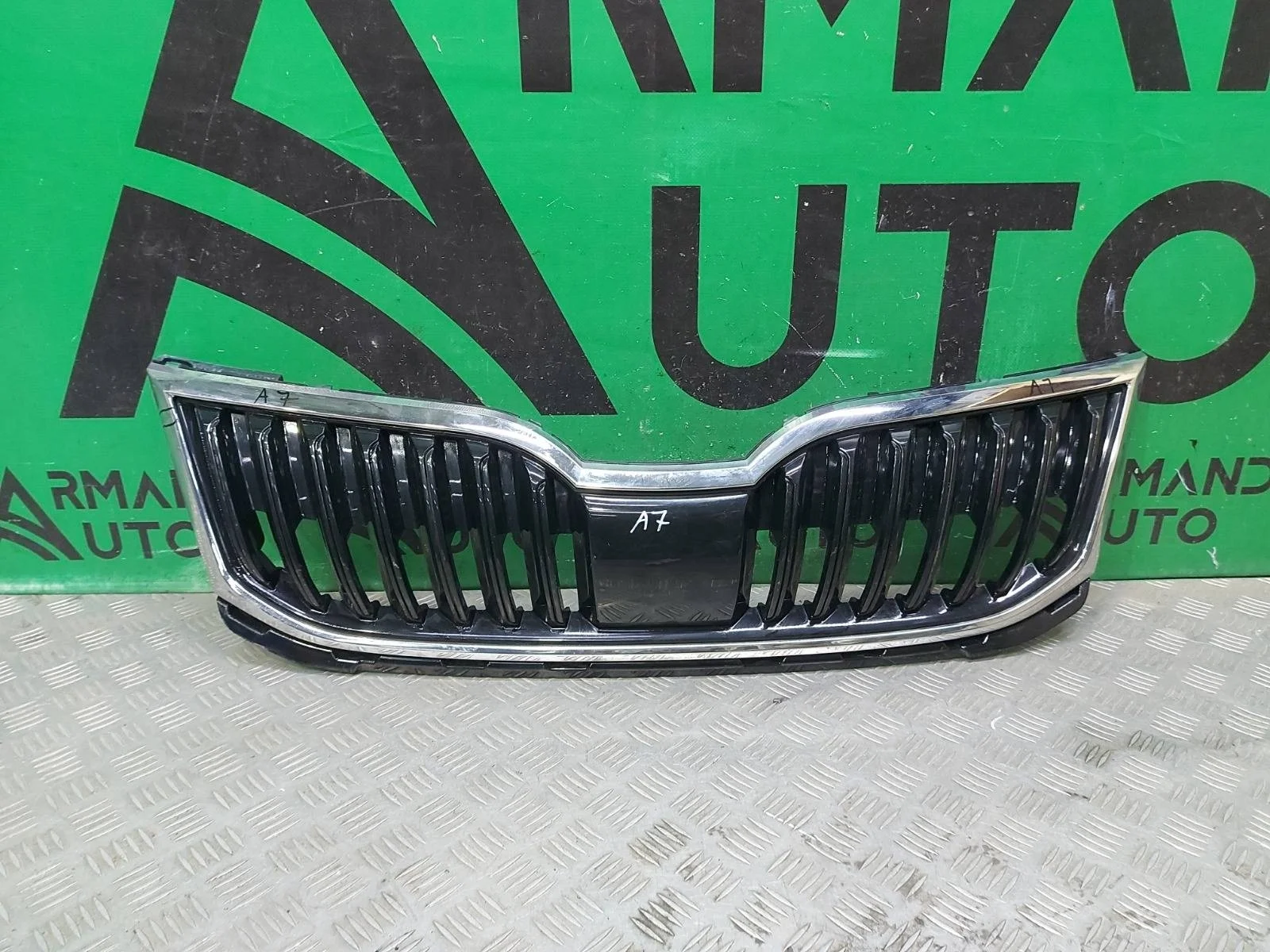 Решетка радиатора Skoda Octavia 2017-2020 5E0853653C041 3 A7 (5E)