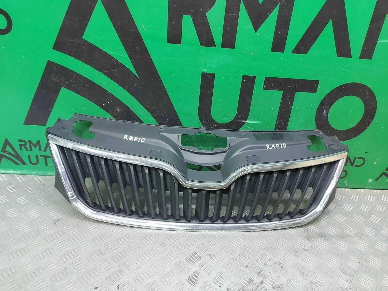 Решетка радиатора Skoda Rapid 2014-2020 5JA8536689B9 1