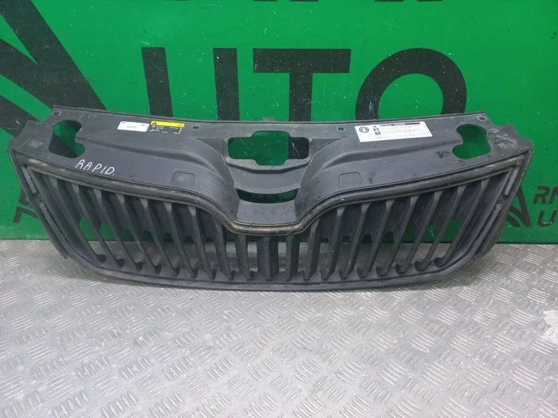 Решетка радиатора Skoda Rapid 2014-2020 5JA8536689B9 1