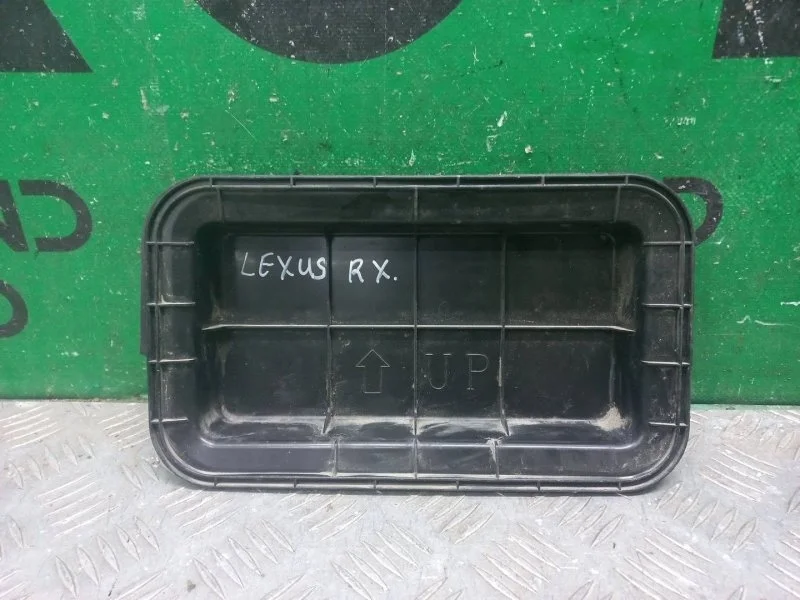 Накладка вентиляционной решетки багажника Lexus RX 2008-2015 6299748010 3 AL10, правая