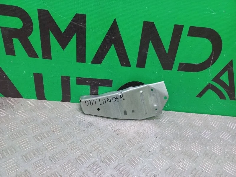 Кронштейн усилителя бампера верхний Mitsubishi Outlander 2012-2023 6400D581 3, передний левый