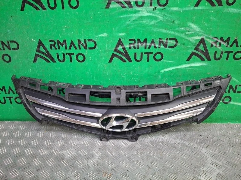 Решетка радиатора Hyundai Solaris 2014-2017 863504L500 1