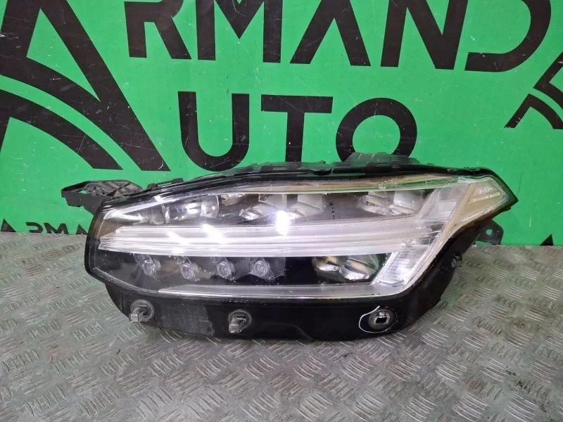 Фара Volvo XC90 2014-2019 31677038 2, левая