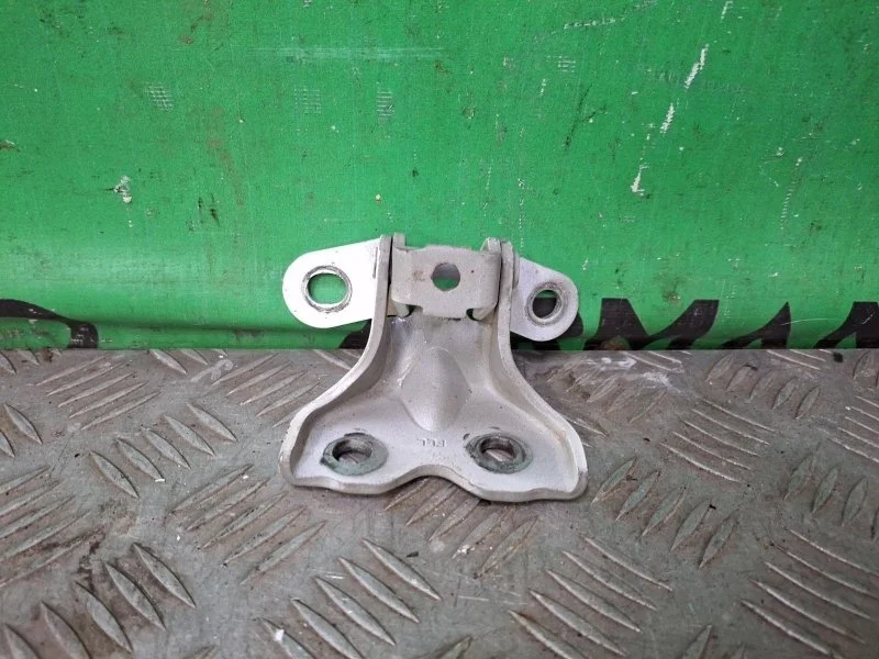 Петля двери нижняя Hyundai Solaris 2010-2017 793151Y000 1, передняя левая