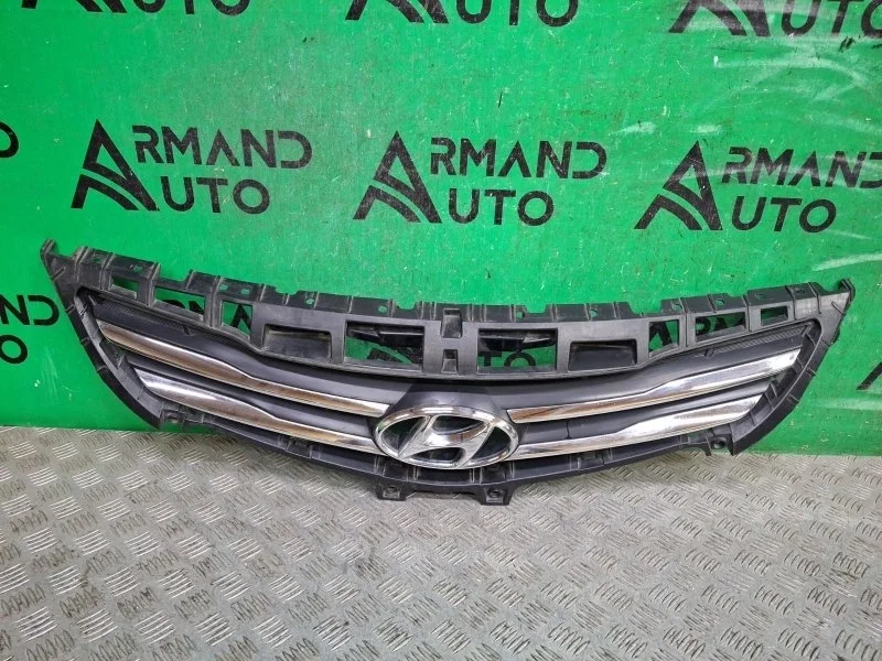 Решетка радиатора Hyundai Solaris 2014-2017 863504L500 1