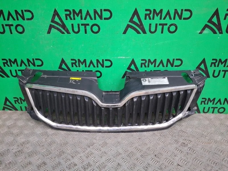 Решетка радиатора Skoda Octavia 2013-2017 5E0853653 3 A7 (5E)