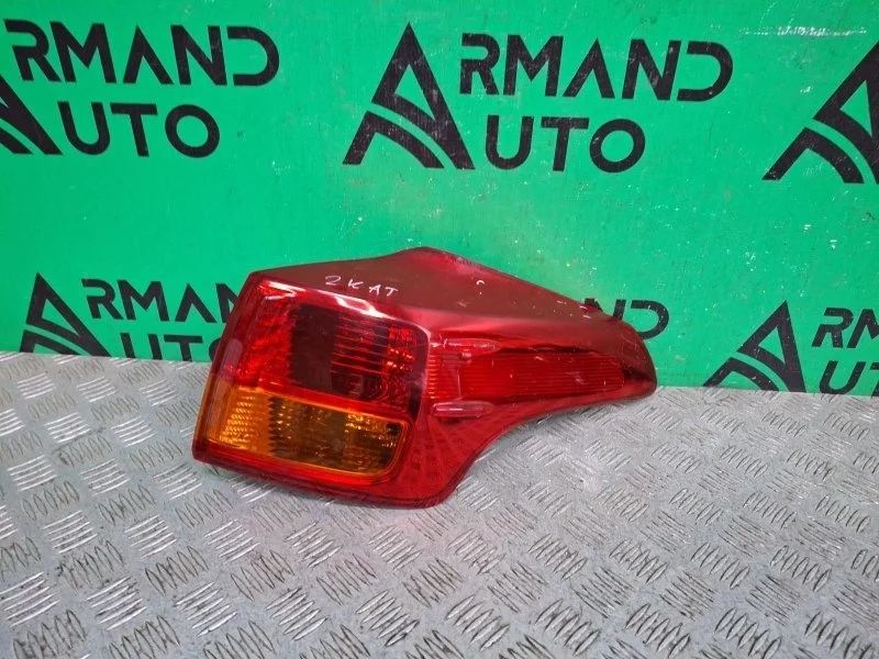 Фонарь внешний Toyota RAV4 2012-2015 8155142171 4 CA40, правый