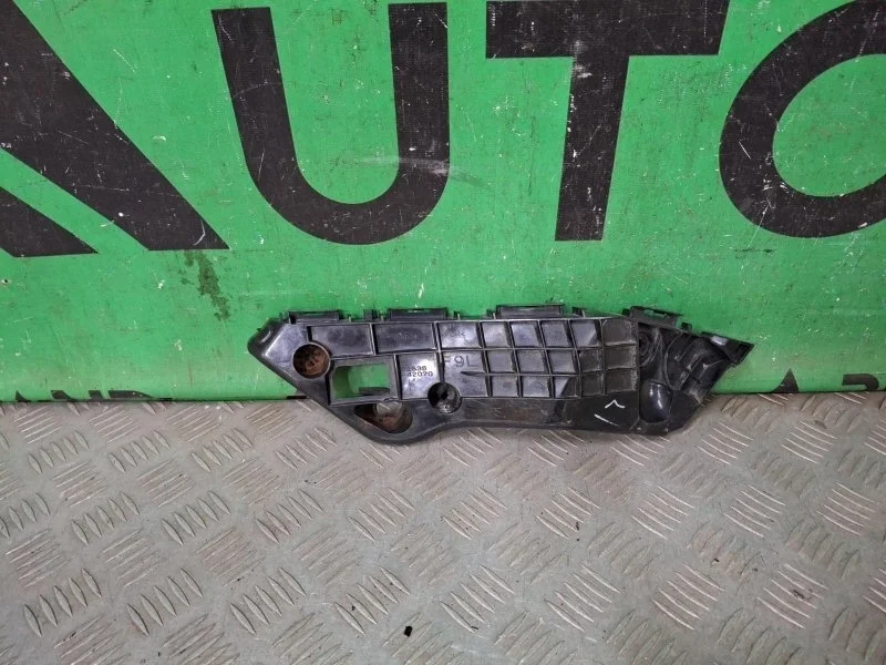 Кронштейн бампера Toyota RAV4 2015-2019 5253642070 4 CA40, передний левый