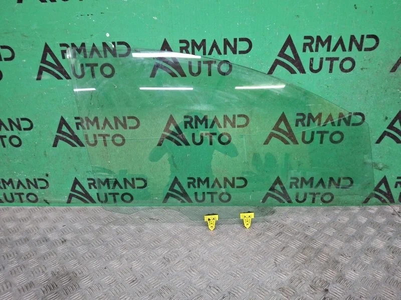 Стекло двери Nissan Note 2005-2013 803009U000 1, переднее правое