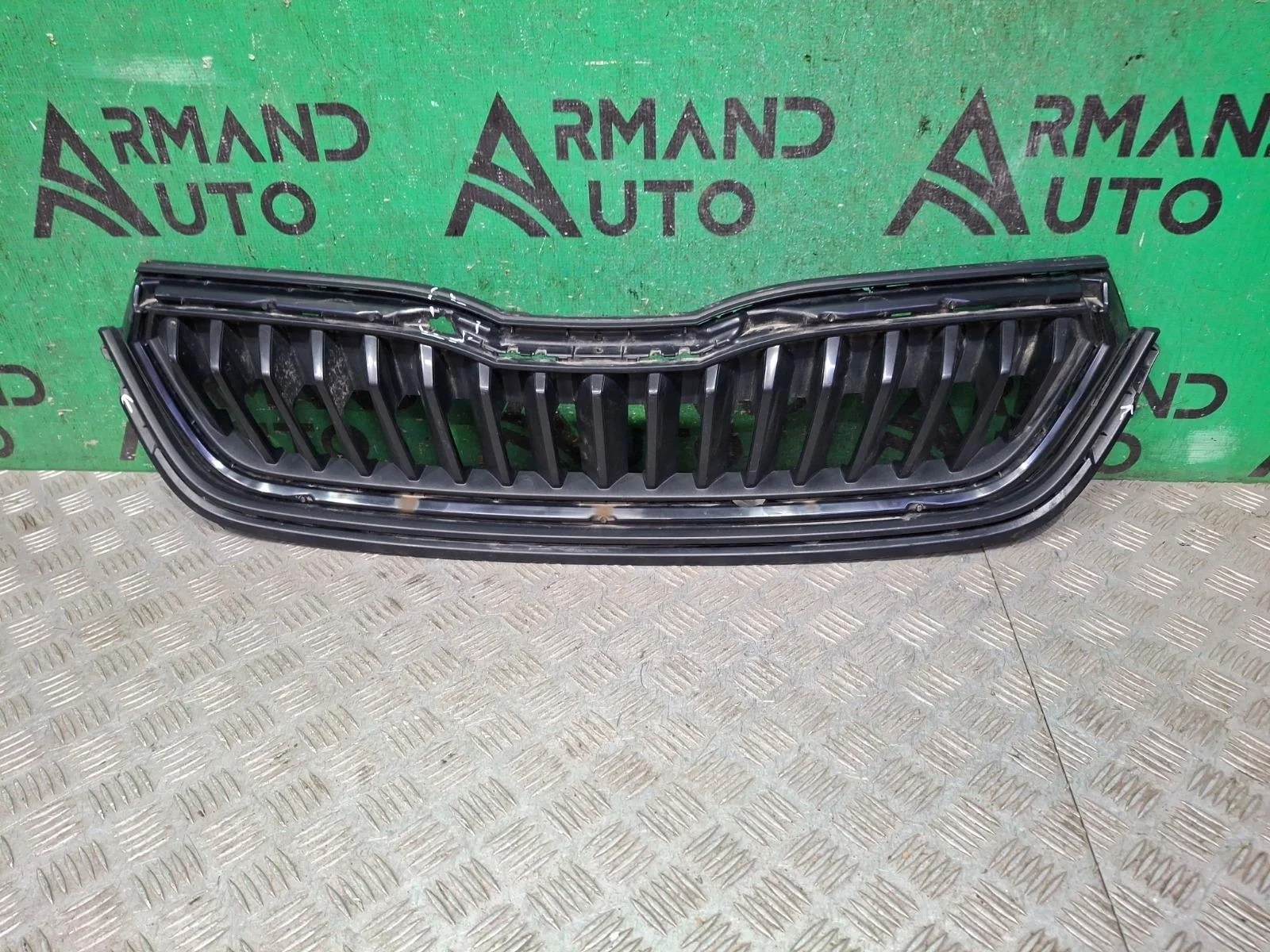 Решетка радиатора Skoda Rapid 2020-2023 60U8536689B9 2