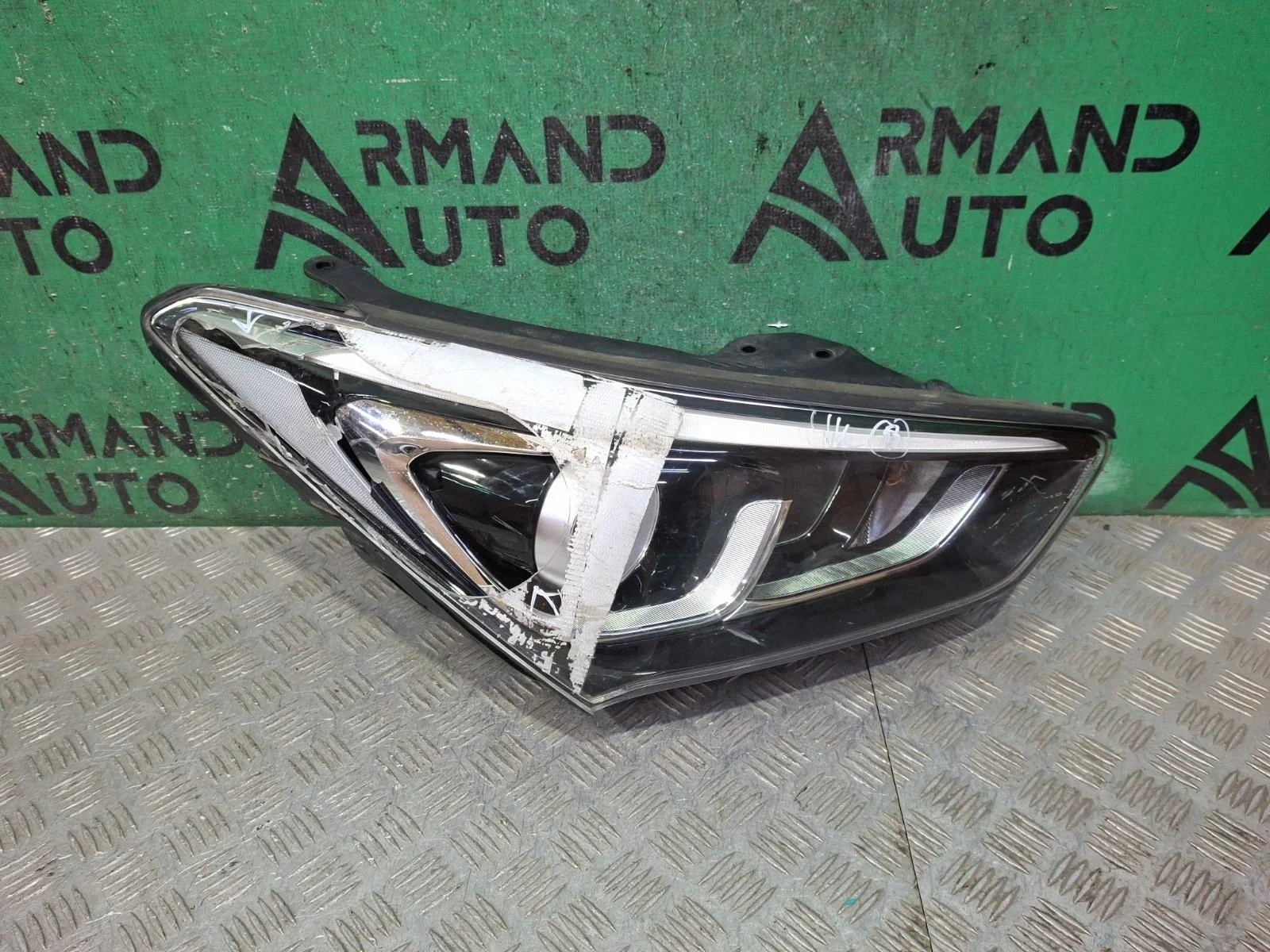 Фара Hyundai Santa Fe 2015-2019 921022W600 3 DM, правая