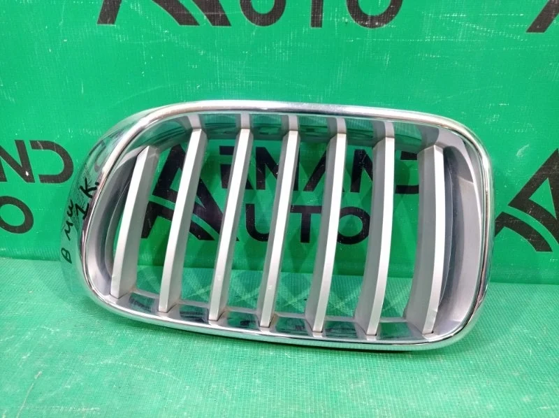 Решетка радиатора BMW X3 2010-2014 51117237421 F25, левая