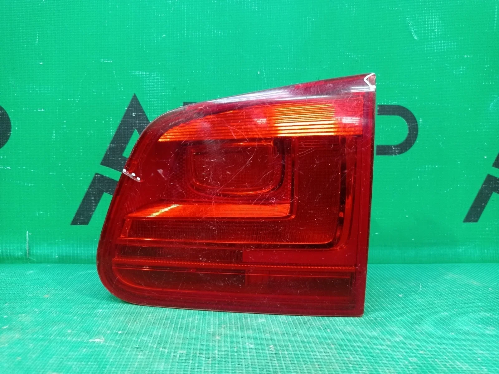 Фонарь внутренний Volkswagen Tiguan 2011-2018 5N0945094H 1, правый