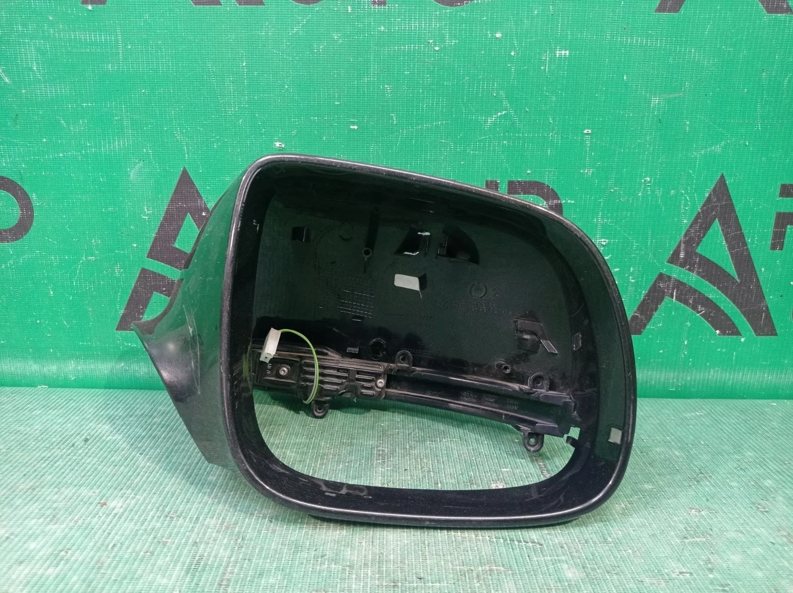 Крышка зеркала Audi Q7 2005-2015 8R0857528GRU 1 4L, правая