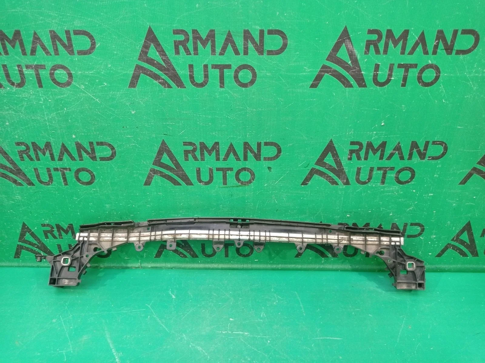 Кронштейн радиатора Mercedes C-Class 2014-2021 A2056204101 W205