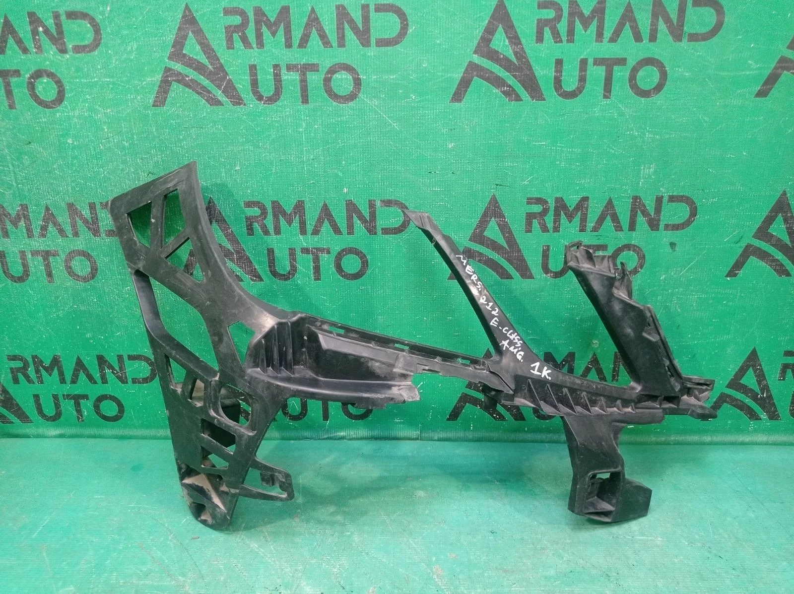 Кронштейн бампера Mercedes E-Class 2009-2013 A2128852965 W212, передний правый
