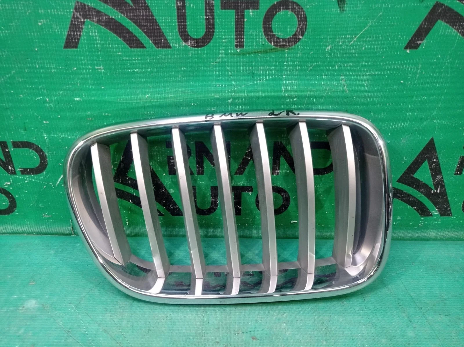 Решетка радиатора BMW X3 2010-2014 51117237422 F25, правая