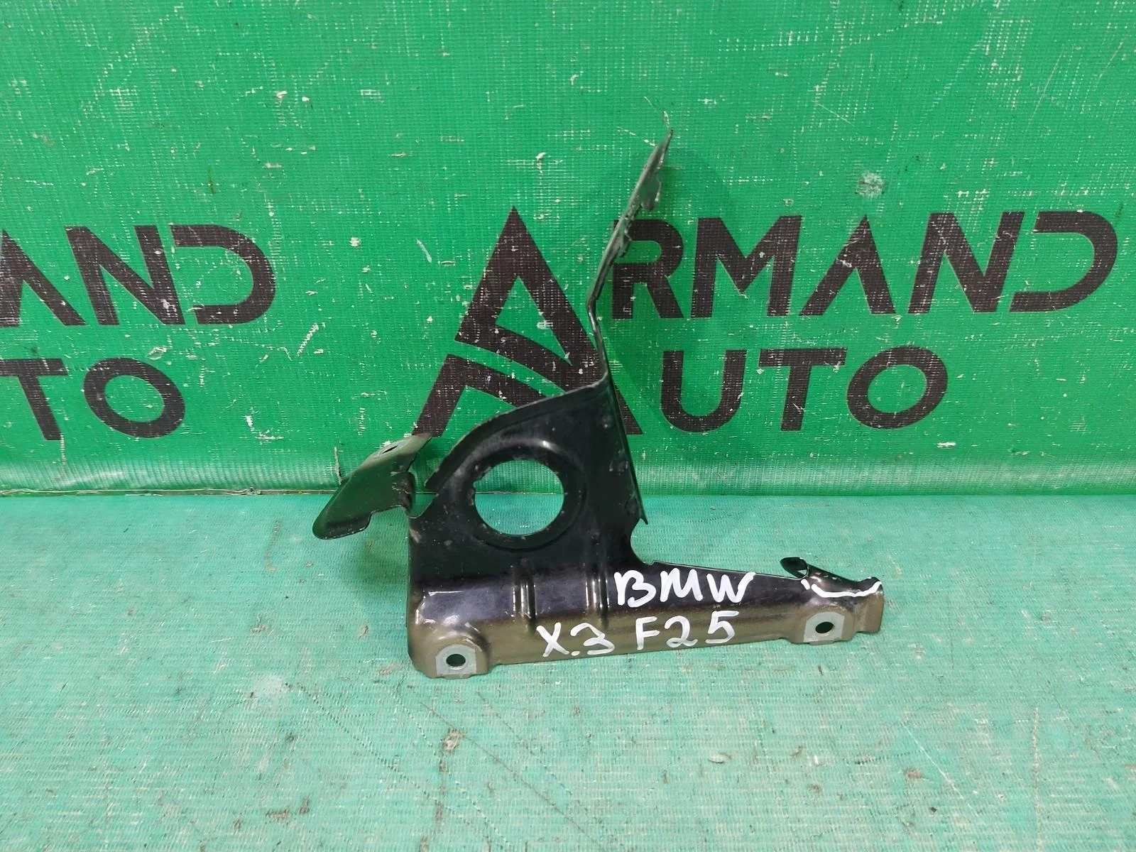Кронштейн крыла BMW X3 2010-2017 41357267328 F25, передний правый