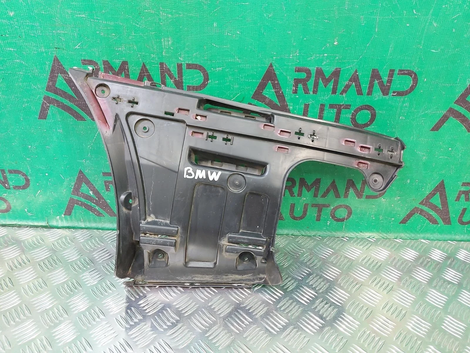 Кронштейн бампера BMW 5 series 1995-2004 51128159367 E39, задний левый