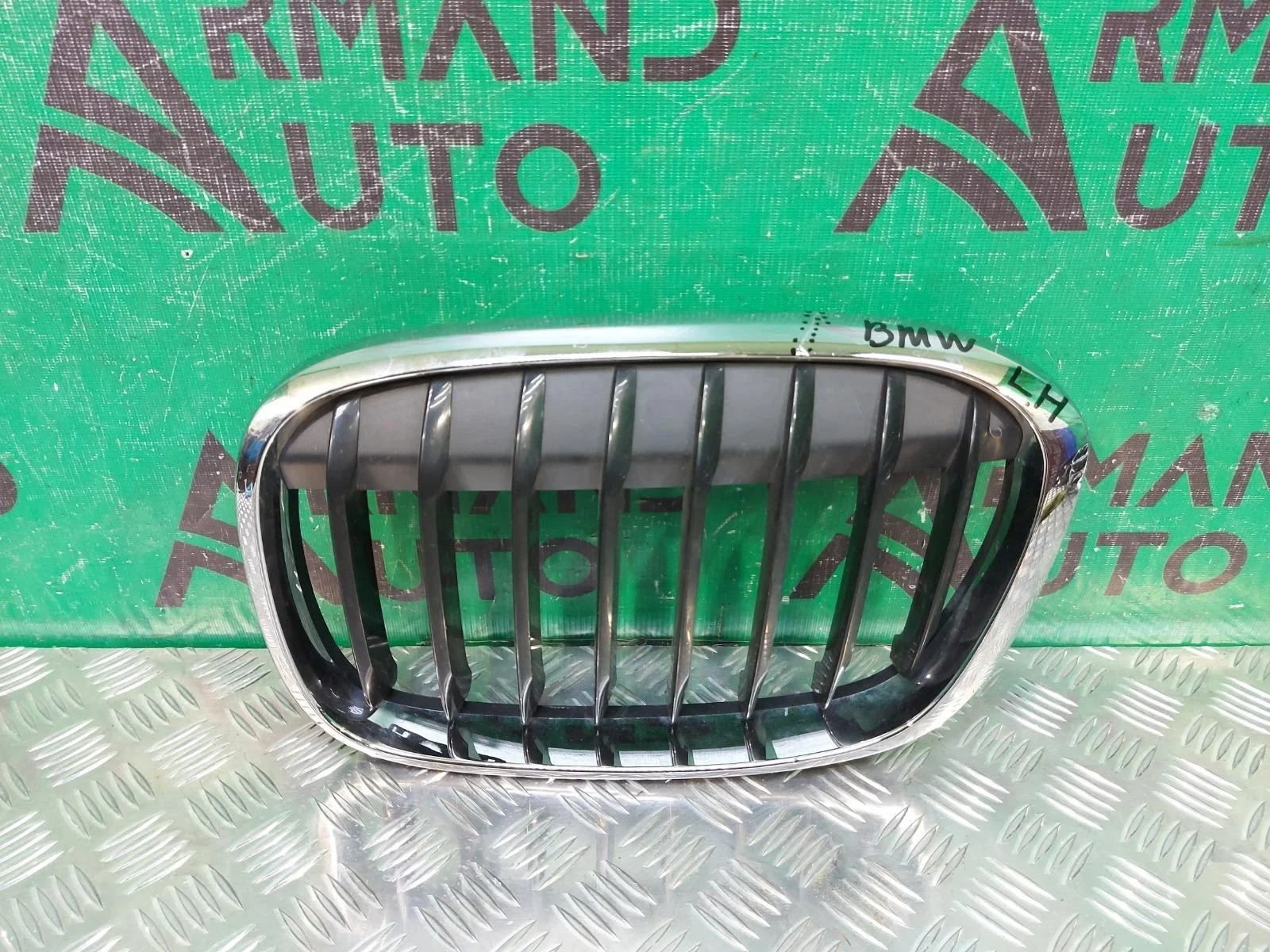 Решетка радиатора BMW X1 2015-2019 51117383363 F48, левая