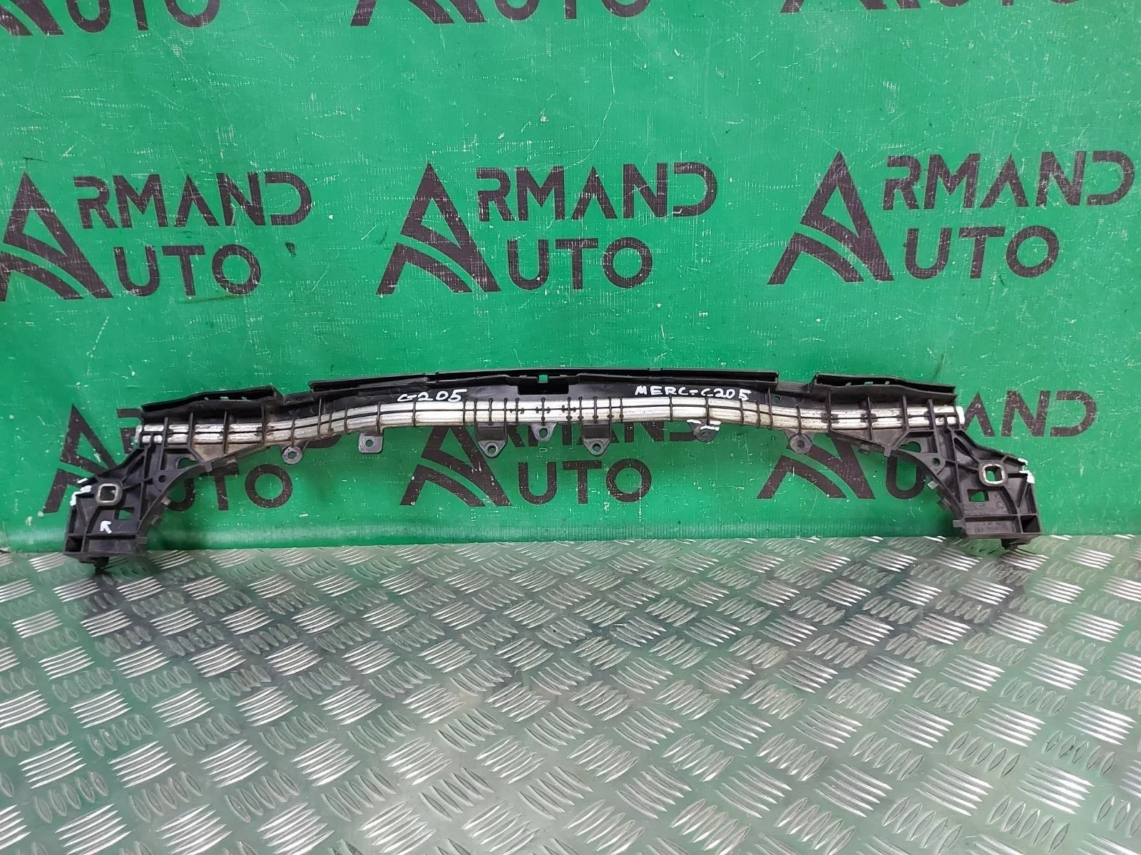 Кронштейн радиатора Mercedes C-Class 2014-2021 A2056204101 W205