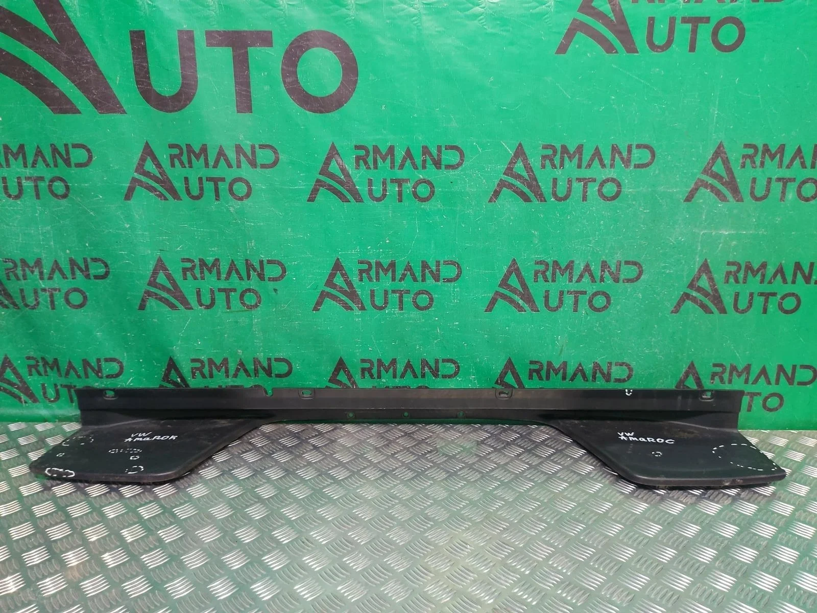 Накладка бампера верхняя Volkswagen Amarok 2010-нв 2H7807943C9B9 2 HA, задняя