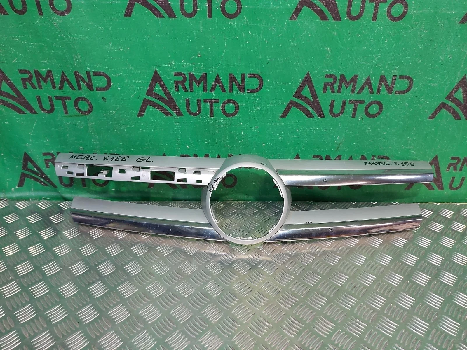 Накладка решетки радиатора Mercedes GL GLS-Class 2012-2016 A16688012859982 X166